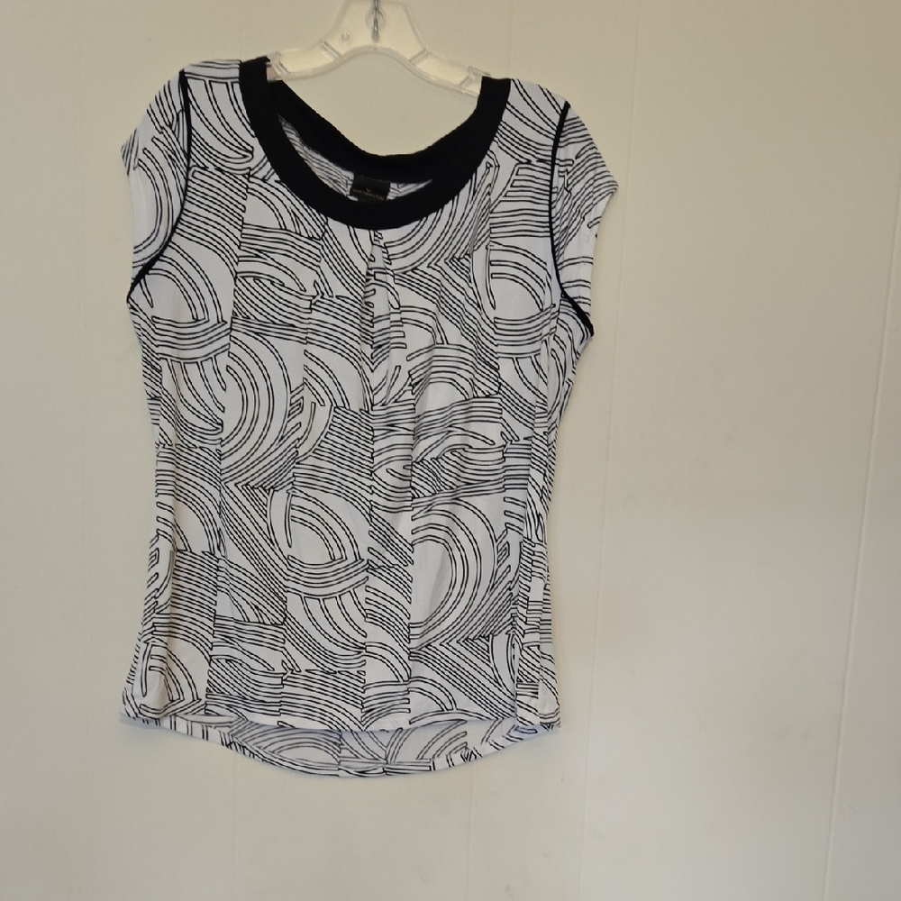 Women's Black and White Patterned Top